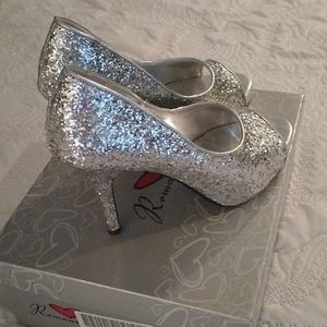 ⚜️ Romantic Soles Glitter Heels